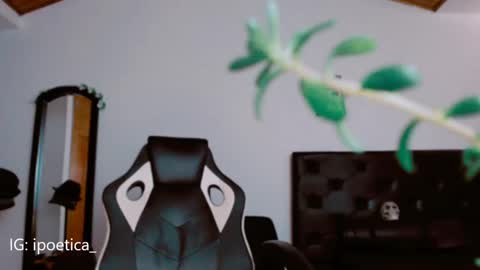 Snapshot of poeeticaa_ chatting on 12-17-24, 05:15 IG ipoetica online show from 12-17-24, 05:15