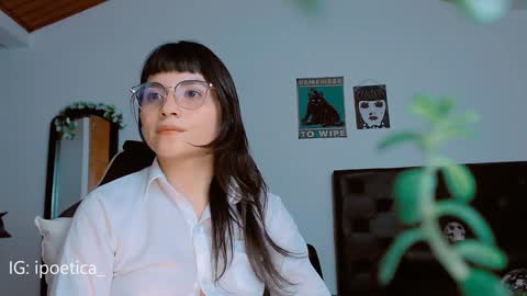 Snapshot of poeeticaa_ chatting on 12-23-24, 11:17 IG ipoetica online show from 12-23-24, 11:17