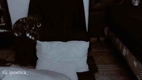 Snapshot of poeeticaa_ chatting on 12-24-24, 02:21 IG ipoetica online show from 12-24-24, 02:21