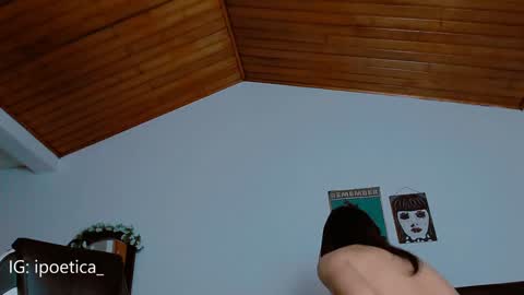 Snapshot of poeeticaa_ chatting on 12-27-24, 04:58 IG ipoetica online show from 12-27-24, 04:58