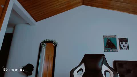 Snapshot of poeeticaa_ chatting on 12-27-24, 09:00 IG ipoetica online show from 12-27-24, 09:00