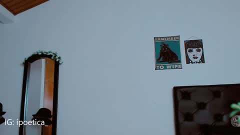 Snapshot of poeeticaa_ chatting on 01-04-25, 02:14 IG ipoetica online show from 01-04-25, 02:14