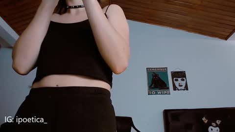 Snapshot of poeeticaa_ chatting on 01-04-25, 08:37 IG ipoetica online show from 01-04-25, 08:37