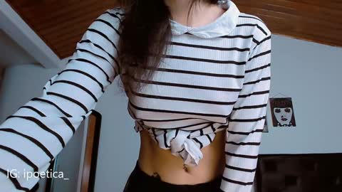 Snapshot of poeeticaa_ chatting on 01-08-25, 12:05 IG ipoetica online show from 01-08-25, 12:05