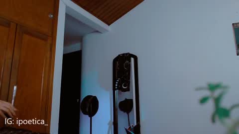 Snapshot of poeeticaa_ chatting on 01-14-25, 03:04 IG ipoetica online show from 01-14-25, 03:04