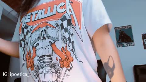 Snapshot of poeeticaa_ chatting on 01-28-25, 12:11 IG ipoetica online show from 01-28-25, 12:11