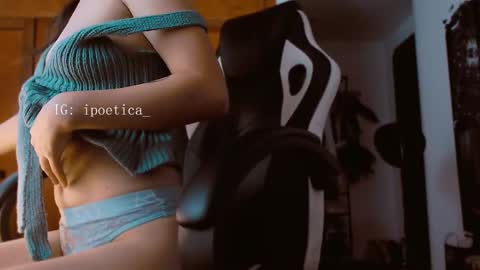 Snapshot of poeeticaa_ chatting on 02-11-25, 03:18 IG ipoetica online show from 02-11-25, 03:18