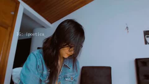 Snapshot of poeeticaa_ chatting on 03-01-25, 12:34 IG ipoetica online show from 03-01-25, 12:34