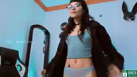 Snapshot of poeeticaa_ chatting on 09-23-25, 02:42 IG ipoetica online show from 09-23-25, 02:42