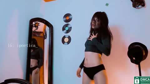 Snapshot of poeeticaa_ chatting on 11-27-25, 04:53 IG ipoetica online show from 11-27-25, 04:53