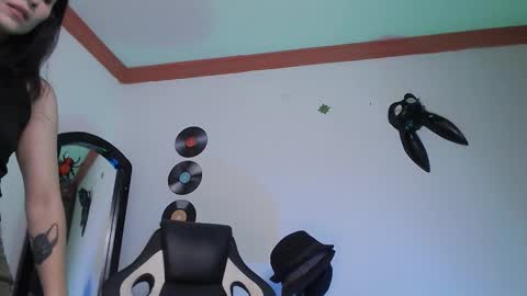 Snapshot of poeeticaa_ chatting on 02-12-26, 03:18 IG ipoetica online show from 02-12-26, 03:18