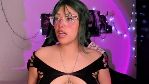 Willow                      Hours 12pm to 630pm Colombian time FRIDAY AND SUNDAY FREE DAYS online show from 11-27-25, 05:48