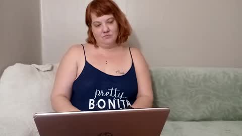 Snapshot of poisonivyvixen chatting on 01-03-25, 03:33 Poison Ivy online show from 01-03-25, 03:33