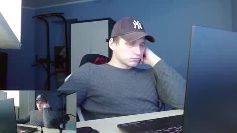 Snapshot of poliglotjoe2 chatting on 02-04-26, 11:27 Poliglotjoe2 online show from 02-04-26, 11:27