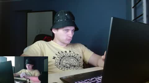 Snapshot of poliglotjoe2 chatting on 02-11-26, 04:34 Poliglotjoe2 online show from 02-11-26, 04:34