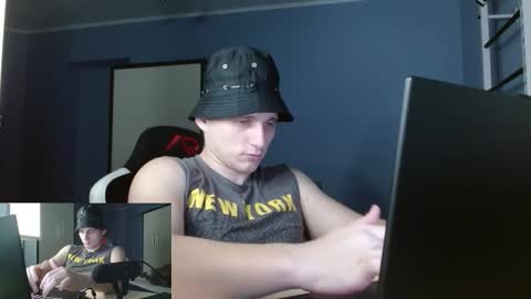 Snapshot of poliglotjoe2 chatting on 02-16-26, 09:33 Poliglotjoe2 online show from 02-16-26, 09:33