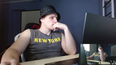 Snapshot of poliglotjoe2 chatting on 02-17-26, 09:32 Poliglotjoe2 online show from 02-17-26, 09:32