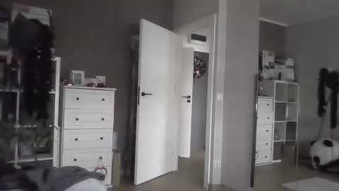 Snapshot of polish2000 chatting on 12-17-25, 10:43 Polish Boy online show from 12-17-25, 10:43