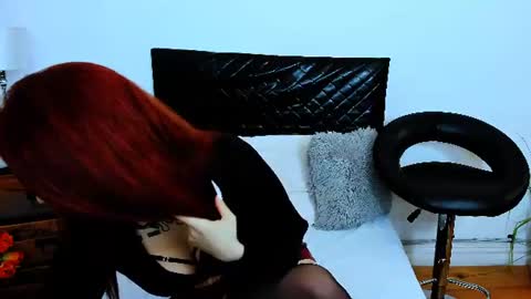 Snapshot of pollyflowers chatting on 07-20-26, 12:36 Polly online show from 07-20-26, 12:36