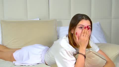 Snapshot of pollylanders chatting on 12-09-24, 04:45 Polly online show from 12-09-24, 04:45