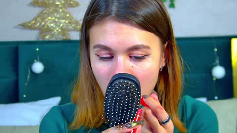 Snapshot of pollylanders chatting on 12-26-24, 03:38 Polly online show from 12-26-24, 03:38