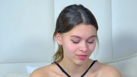 Snapshot of pollylanders chatting on 02-03-25, 04:57 Polly online show from 02-03-25, 04:57