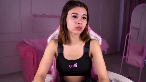 Snapshot of pollylanders chatting on 02-07-25, 07:18 Polly online show from 02-07-25, 07:18