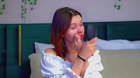 Snapshot of pollylanders chatting on 03-01-25, 06:32 Polly online show from 03-01-25, 06:32