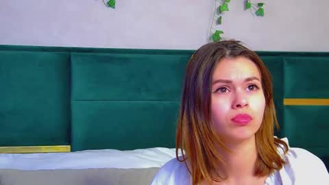 Snapshot of pollylanders chatting on 03-02-25, 06:48 Polly online show from 03-02-25, 06:48