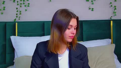 Snapshot of pollylanders chatting on 03-10-25, 12:18 Polly online show from 03-10-25, 12:18