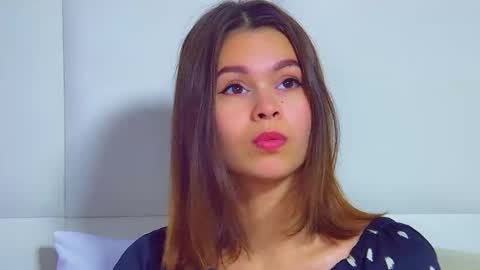 Snapshot of pollylanders chatting on 09-11-25, 07:47 Polly online show from 09-11-25, 07:47