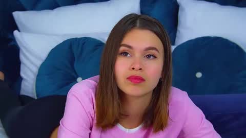 Snapshot of pollylanders chatting on 09-15-25, 06:19 Polly online show from 09-15-25, 06:19