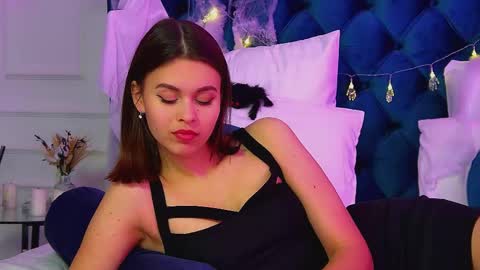 Snapshot of pollylanders chatting on 10-29-25, 06:59 Polly online show from 10-29-25, 06:59