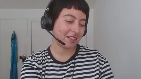 Poly online show from 09-11-25, 06:52