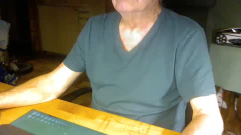 Snapshot of pomme1949 chatting on 01-28-25, 05:03 pomme1949 online show from 01-28-25, 05:03