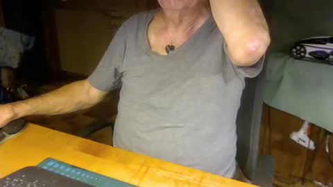 Snapshot of pomme1949 chatting on 02-02-25, 02:34 pomme1949 online show from 02-02-25, 02:34