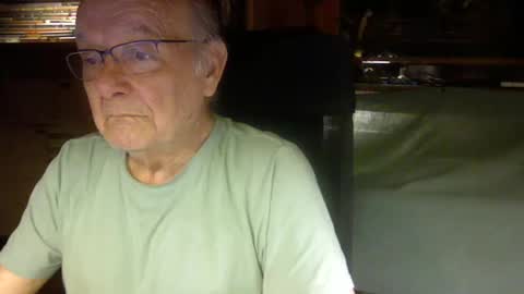 Snapshot of pomme1949 chatting on 02-23-25, 05:18 pomme1949 online show from 02-23-25, 05:18