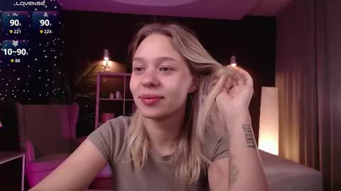 Snapshot of pooja_hegde chatting on 09-22-25, 01:07 Eva online show from 09-22-25, 01:07