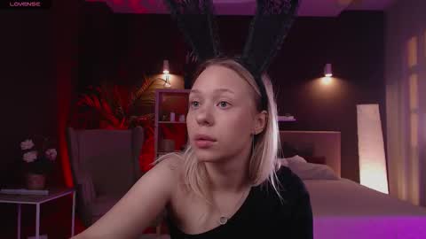 Snapshot of pooja_hegde chatting on 09-26-25, 01:09 Eva online show from 09-26-25, 01:09