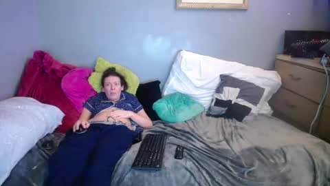 Snapshot of poopcap chatting on 12-27-24, 11:31 poopcap online show from 12-27-24, 11:31