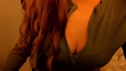 Snapshot of poppybloopy chatting on 11-23-25, 06:08 April online show from 11-23-25, 06:08