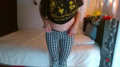 Snapshot of porcelainlux chatting on 01-04-25, 03:29 porcelainlux online show from 01-04-25, 03:29