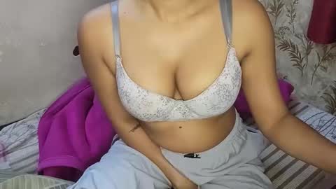 poulomi online show from 11-28-25, 04:42