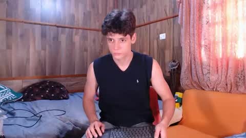 Snapshot of powertwinky chatting on 12-25-24, 09:33 chris independent  online show from 12-25-24, 09:33