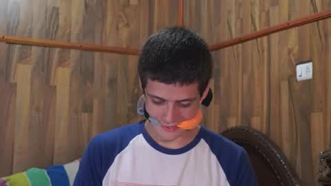 Snapshot of powertwinky chatting on 10-31-25, 04:02 chris independent  online show from 10-31-25, 04:02