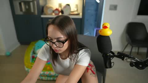 Kylie online show from 09-21-25, 04:36