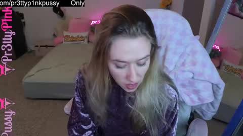 Snapshot of pr3ttyp1nkpussy chatting on 02-15-25, 04:47 Evangeline Eva Darling online show from 02-15-25, 04:47