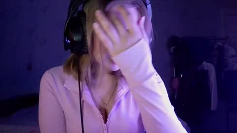 Snapshot of pr_in_cess_ chatting on 09-17-25, 08:32 pr_in_cess_ online show from 09-17-25, 08:32