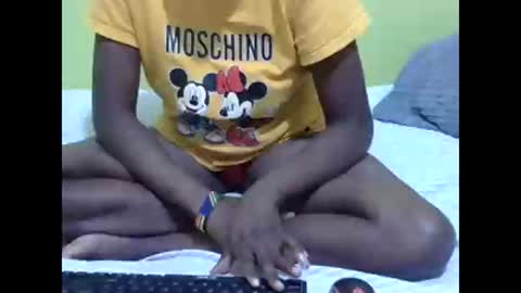 Snapshot of precious_nesh chatting on 02-25-25, 10:15 precious_nesh online show from 02-25-25, 10:15