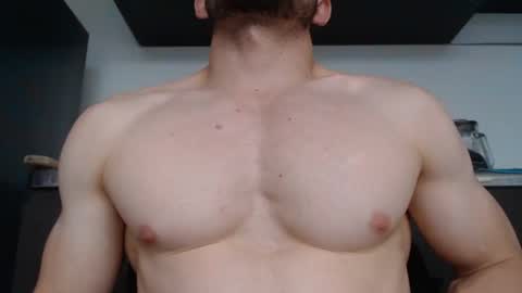 Snapshot of preettyboyx chatting on 10-20-25, 07:36 JUAN online show from 10-20-25, 07:36